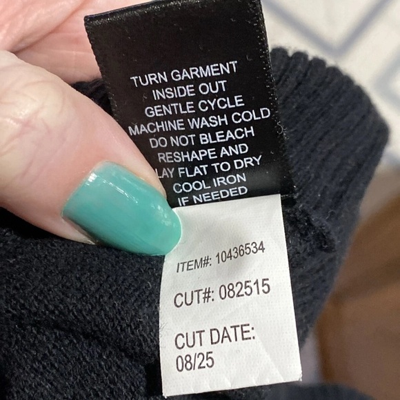 Torrid 100% Cotton Black Sweater with Gold Skull Sequins Novelty Design 2X - Picture 7 of 7